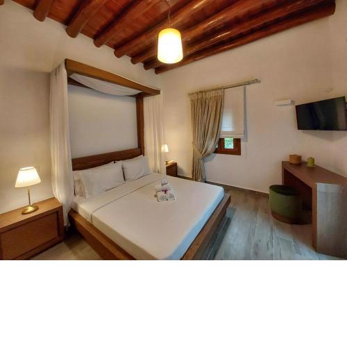 Luxury Retreat close to Gerolimni and Achla Beach