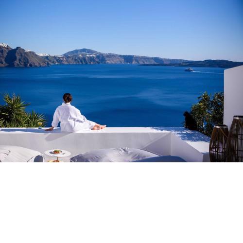 Luxury Retreat in Oia - Lathouri Cave Villa - Private Plunge Pool - Breathtaking Aegean Views