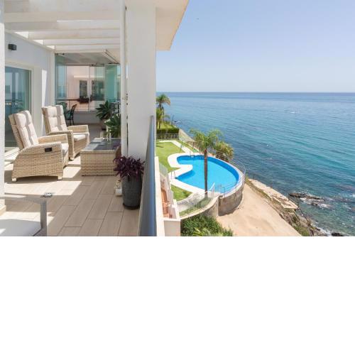 Luxury sea frontline 3-bedroom duplex penthouse