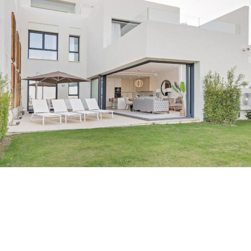 Luxury SeaView 3 bedroom apartment - along Golf course of Finca Cortesin