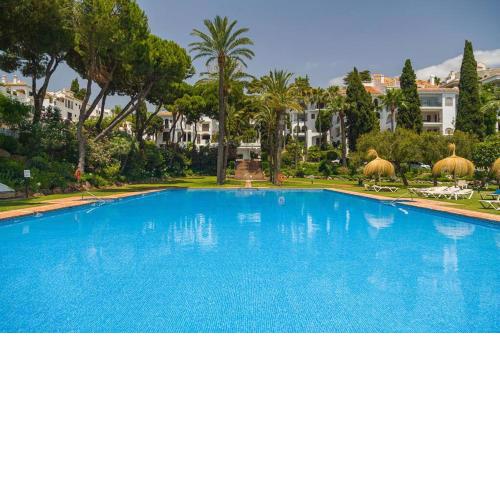 Luxury stay near Puente Romano, always Heated Pool 5*