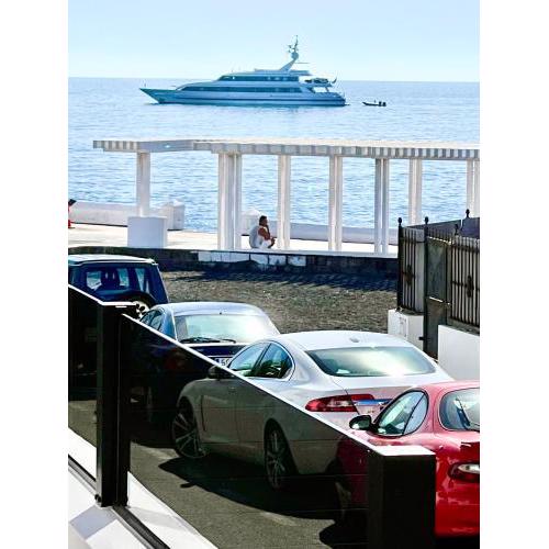 Luxury Suite Sea Front IV