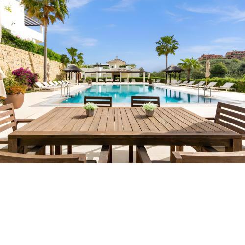 Luxury & Sunny Apartment with Breathtaking View in Marbella East