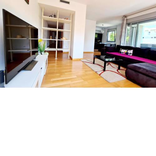 Luxury UPC-Forum-CCIB-Apart ment