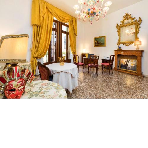 Luxury Venetian Rooms