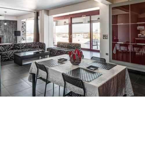 Luxury view apartment 10min from Athens airport