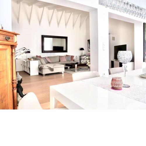 Luxury Villa 3 bed with private Pool & Lounge area