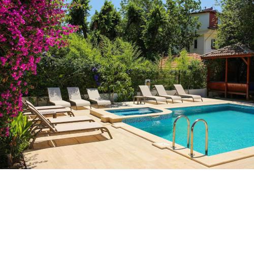Luxury villa 5 minutes from scenic town center and river