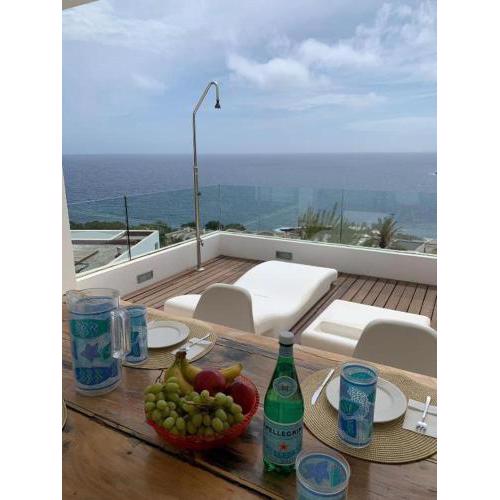 LUXURY VILLA EN IBIZA CON VISTAS INCREÍBLES – URBANIZACIÓN PRIVADA MAR Y GOLF – CALA LLONGA
