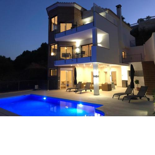 Luxury Villa for 12 people