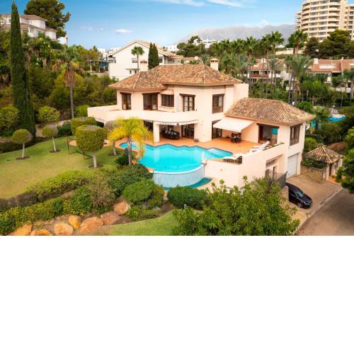 Luxury Villa Robledal By Mabiente - Views of the sea and the golf course