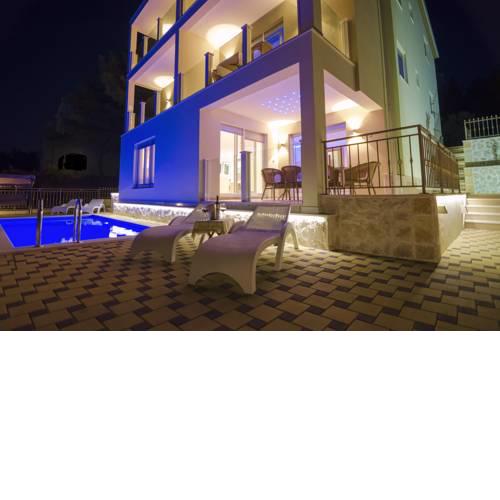 Luxury Villa Star Lights - heated pool hot tub