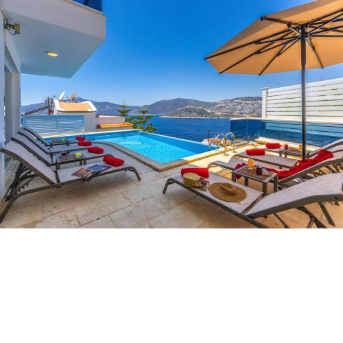 Luxury Villa very close to beach, amazing sea views, heated salt-water pool