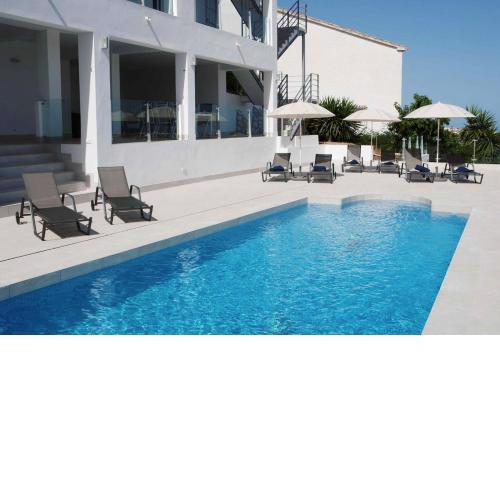 Luxury villa with heated pool for 12 to 14 people