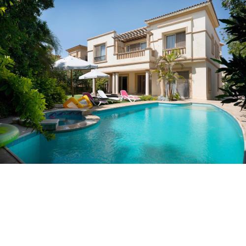 Luxury villa with pool and Jacuzzi in New Cairo