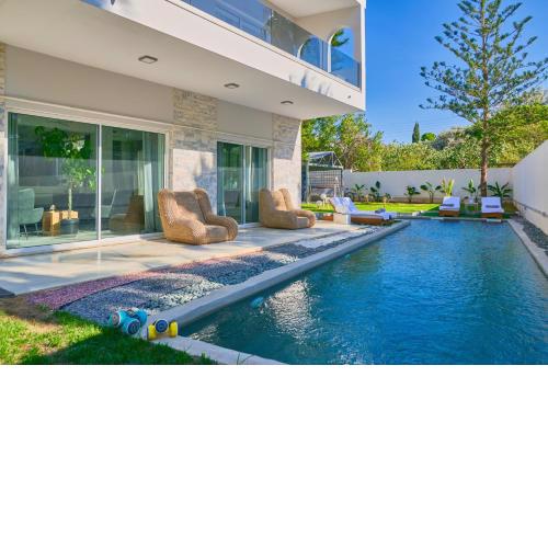 Luxury Villa with Pool, BBQ & Garden in Vouliagmeni