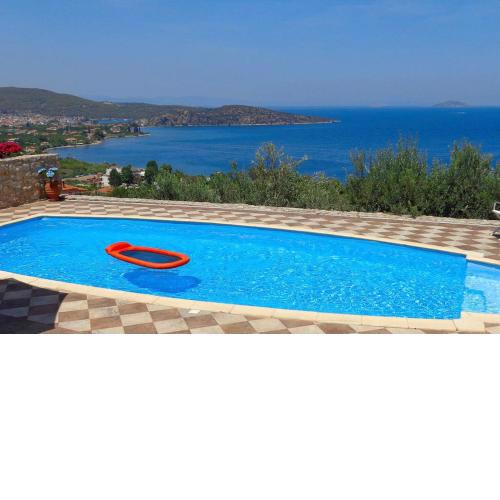 Luxury Villa with Pool overlooking a Majestic View