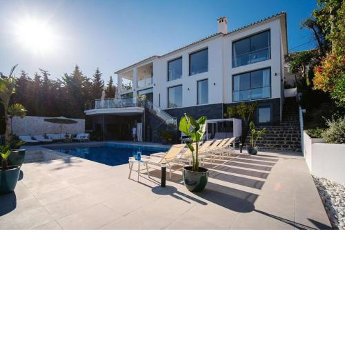 Luxury Villa with Sauna and Heated Pool for 14PAX!