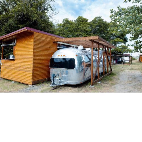 Luxury Vintage Airstream RV/Caravan Retro Charm Meets Comfort