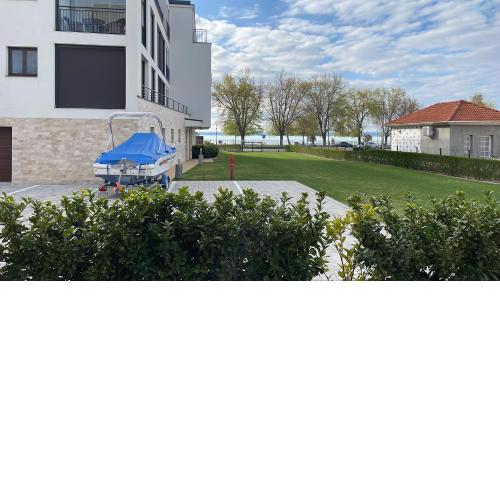 Luxus Apartment direkt am See