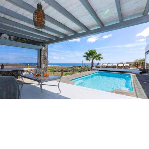 Luxus Villa mit 6 Schlafzimmern, Pool, PS4, Fitnessraum