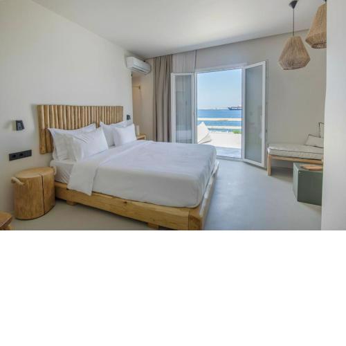 Lyra Sunset Suite