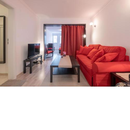 LZ Spacious One Bedroom Apartment in Top Centre