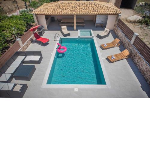 M & S Villa - 3 bedroom villa with heated pool