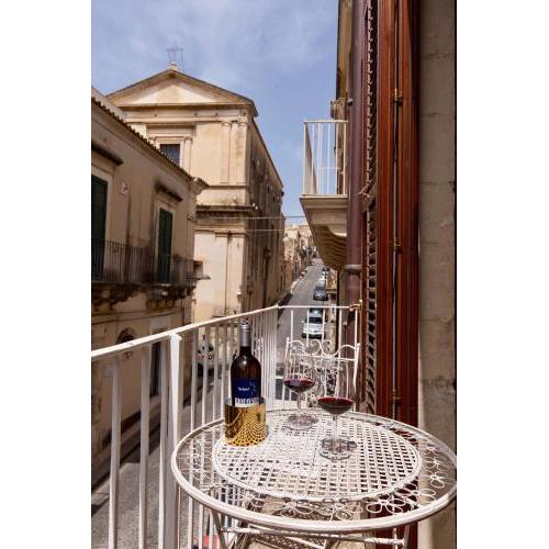 Macramè in centro storico a Noto