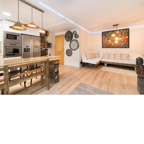 MADRID 6 PAX-Historical theme and Modern Touches. Free Parking