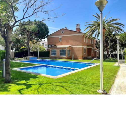 Magnífica casa con piscina