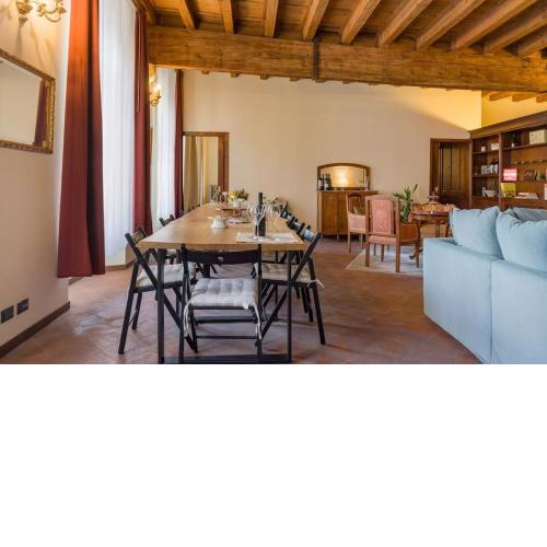 Magnificent 1800 in the heart of Verona