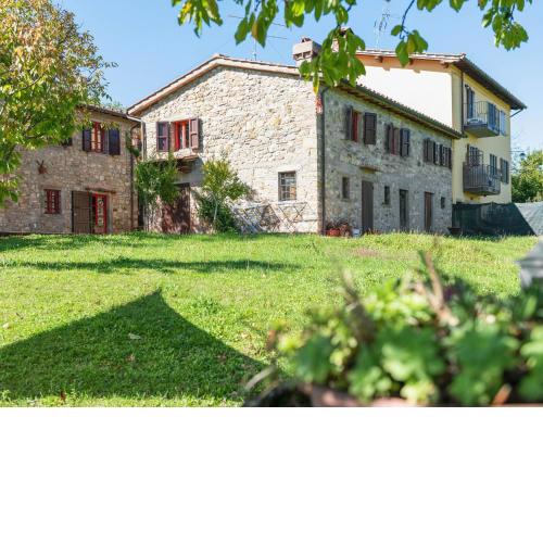 Magnificent Holiday Home in Poppi with Swimming Pool