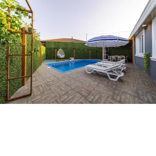 Magnificent Villa with Private Pool and Terrace Close to the Airport in Muratpasa