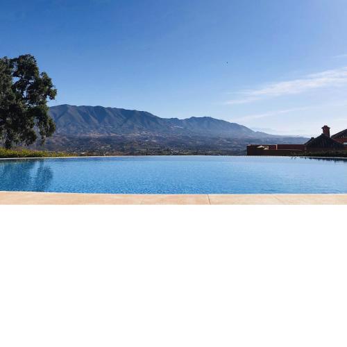 Magnifique appartement de 140m2 plus 50m2 de terrasse à LA MAIRENA avec vue à couper le souffle