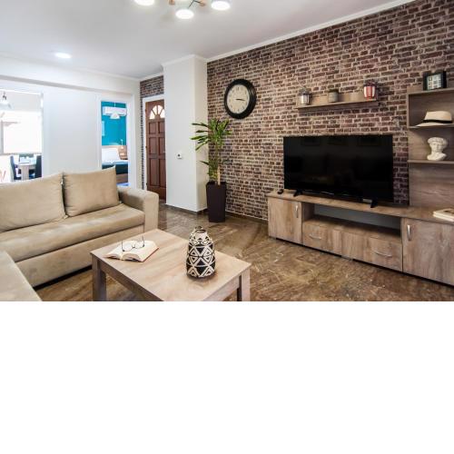 Magnolia Chic Apartment!