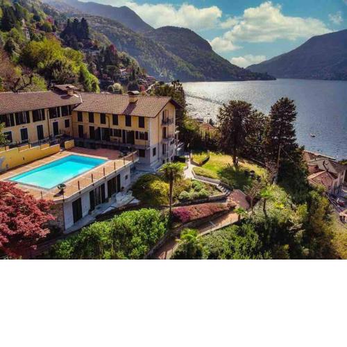 Magnolia home, condominium pool