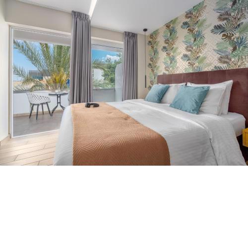 Maison 66, Riviera Hotels