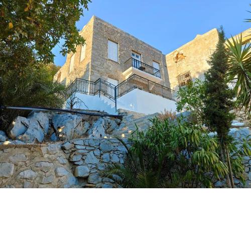 Maison avec terrasses et vues