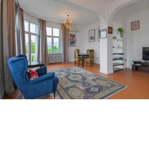 Majestic 1BD near Nevsky Cathedral with Balcony
