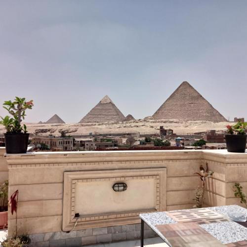 Majestic pyramids inn