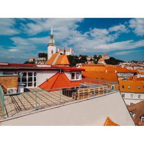 Majestic views from a 60m2 private terrace - Castle, Cathedral, Old Town