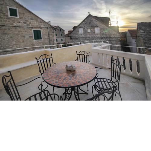 Makarska Villa Sleeps 5 with Air Con and WiFi