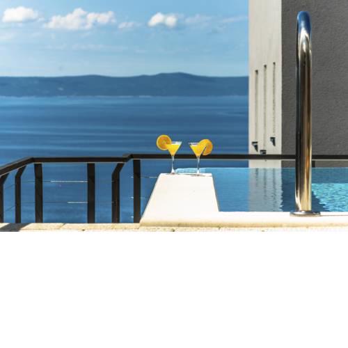 Makarska Villa Sleeps 8 with Pool Air Con and WiFi