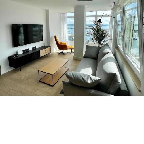MALECON 47 Apartamento reformado en primera linea