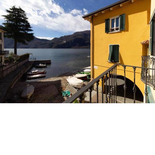 Mamma Ciccia Holiday Home - Lake Front Apartment