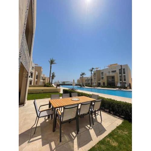 Mangroovy - Splendid 2BR Pool and Sea Front