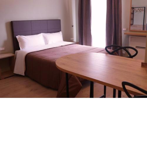 Manhattan Room & Suite