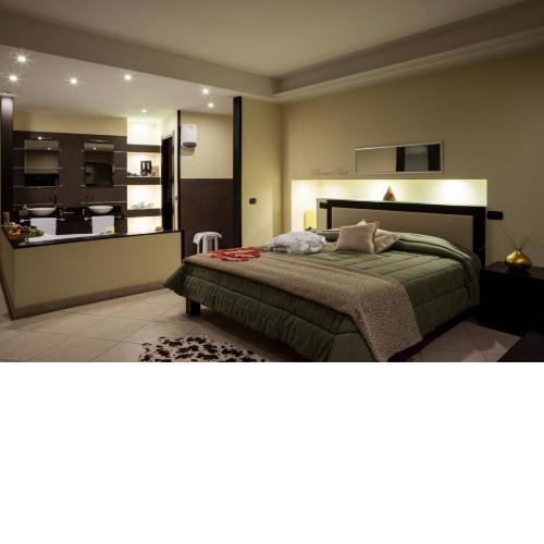 Manhattan Village Hotel