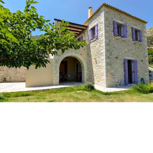 Mani family friendly, mountain house with parking